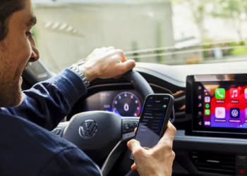 iOS 18.4 update is bricking CarPlay for some