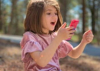 Apple implements age verification for apps amid global regulatory push