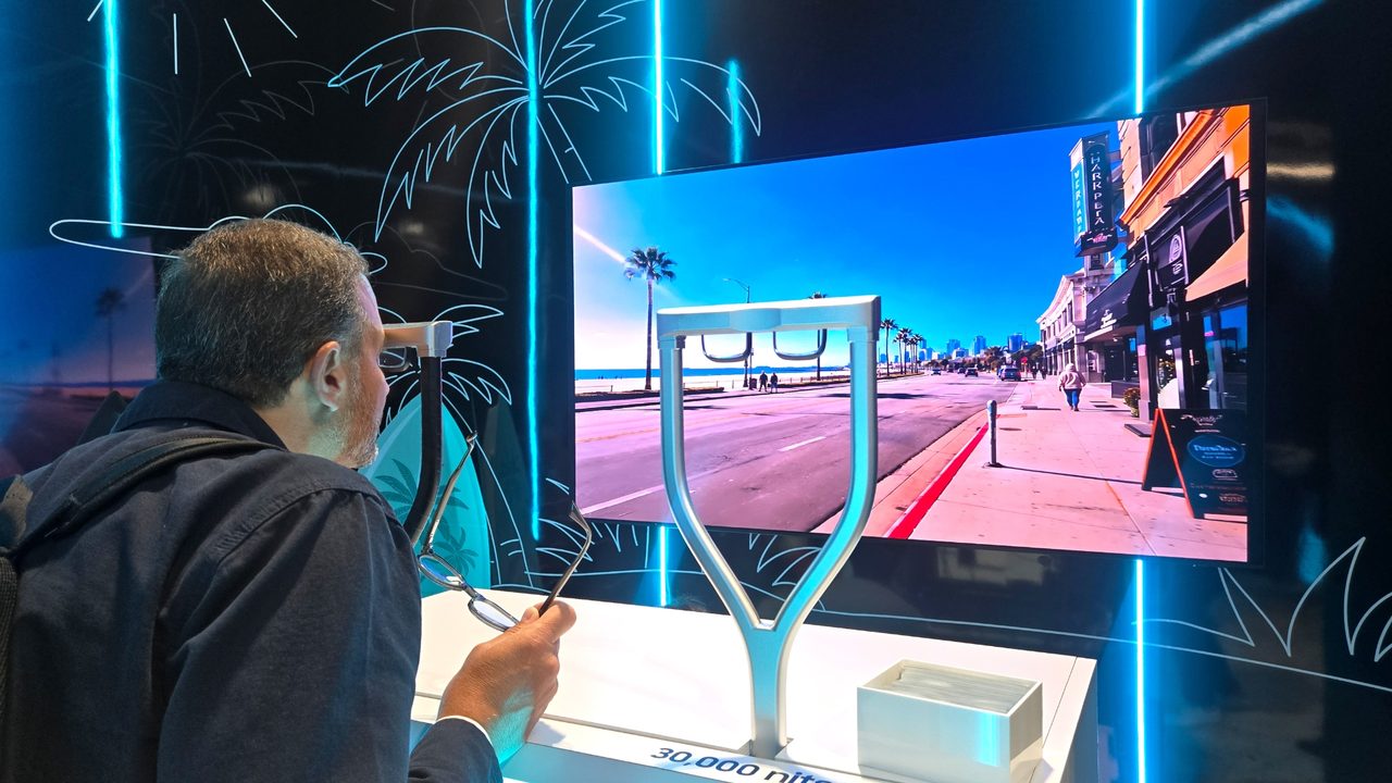 Samsung unveils prototype XR display for next-generation smart glasses